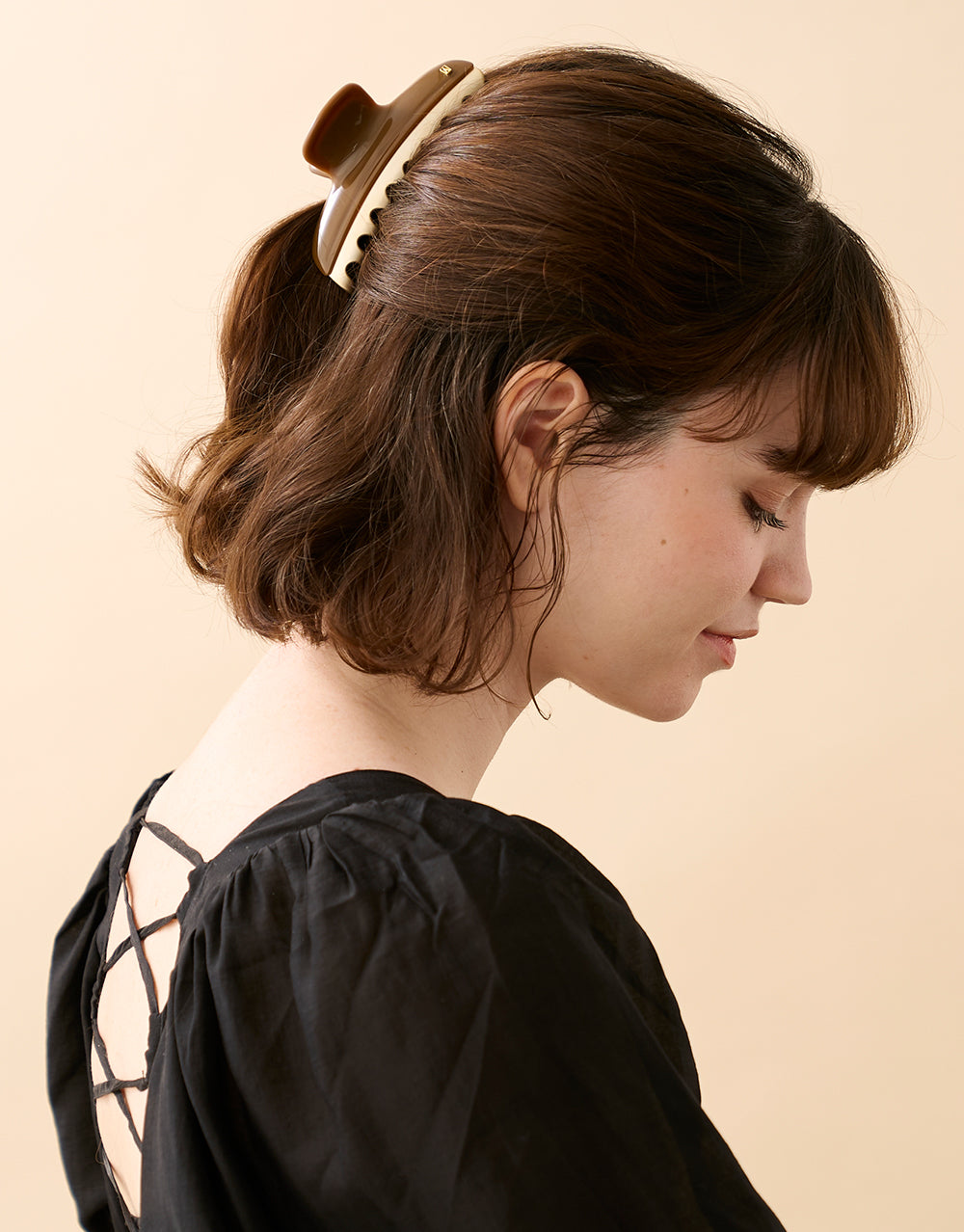 Autumn Vendome large hair claw clip