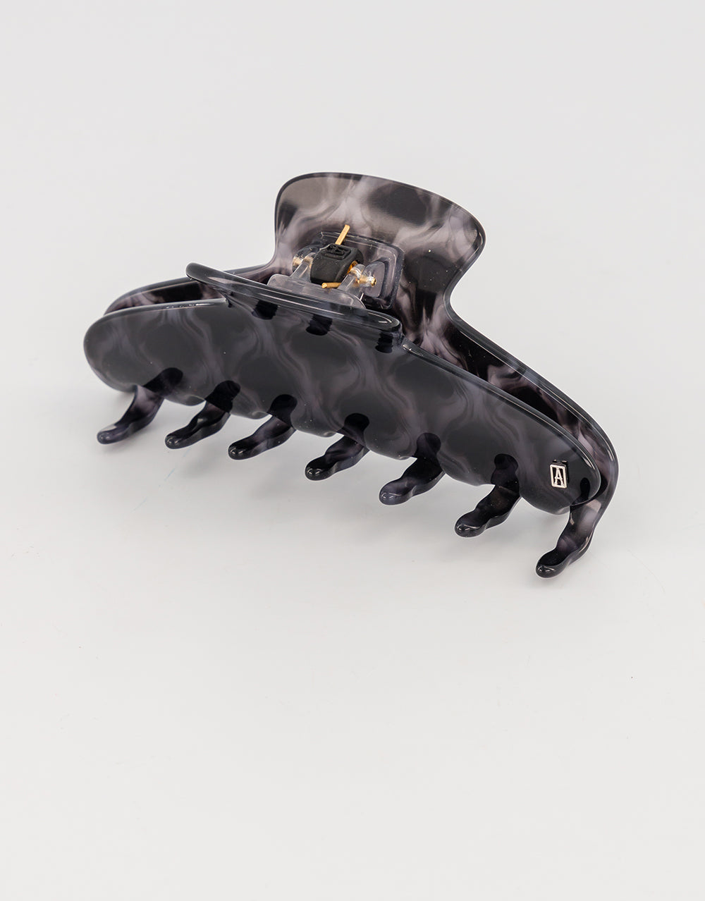 Majeste large hair clip