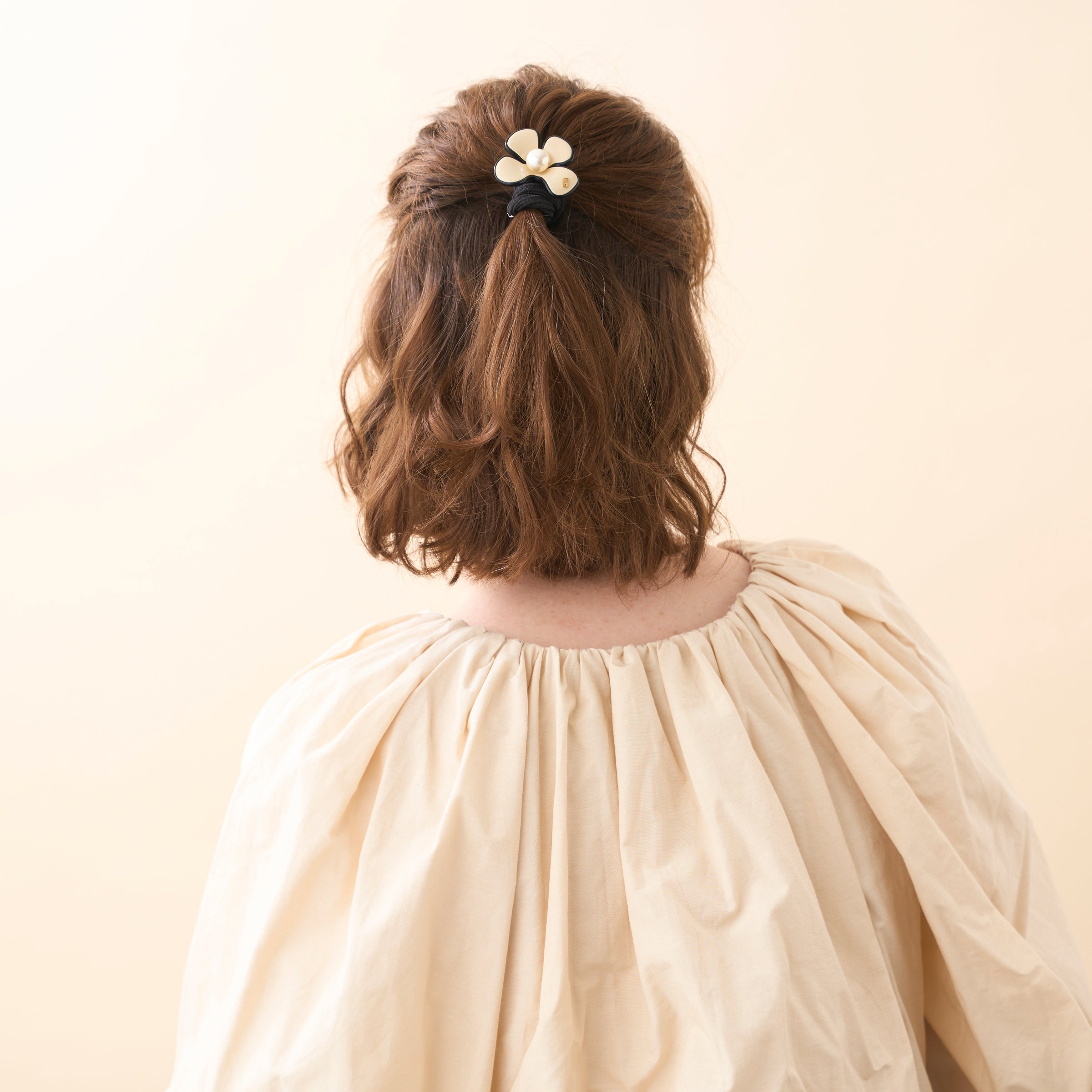 Gambetta Flower Pearl Acetate Hair Tie
