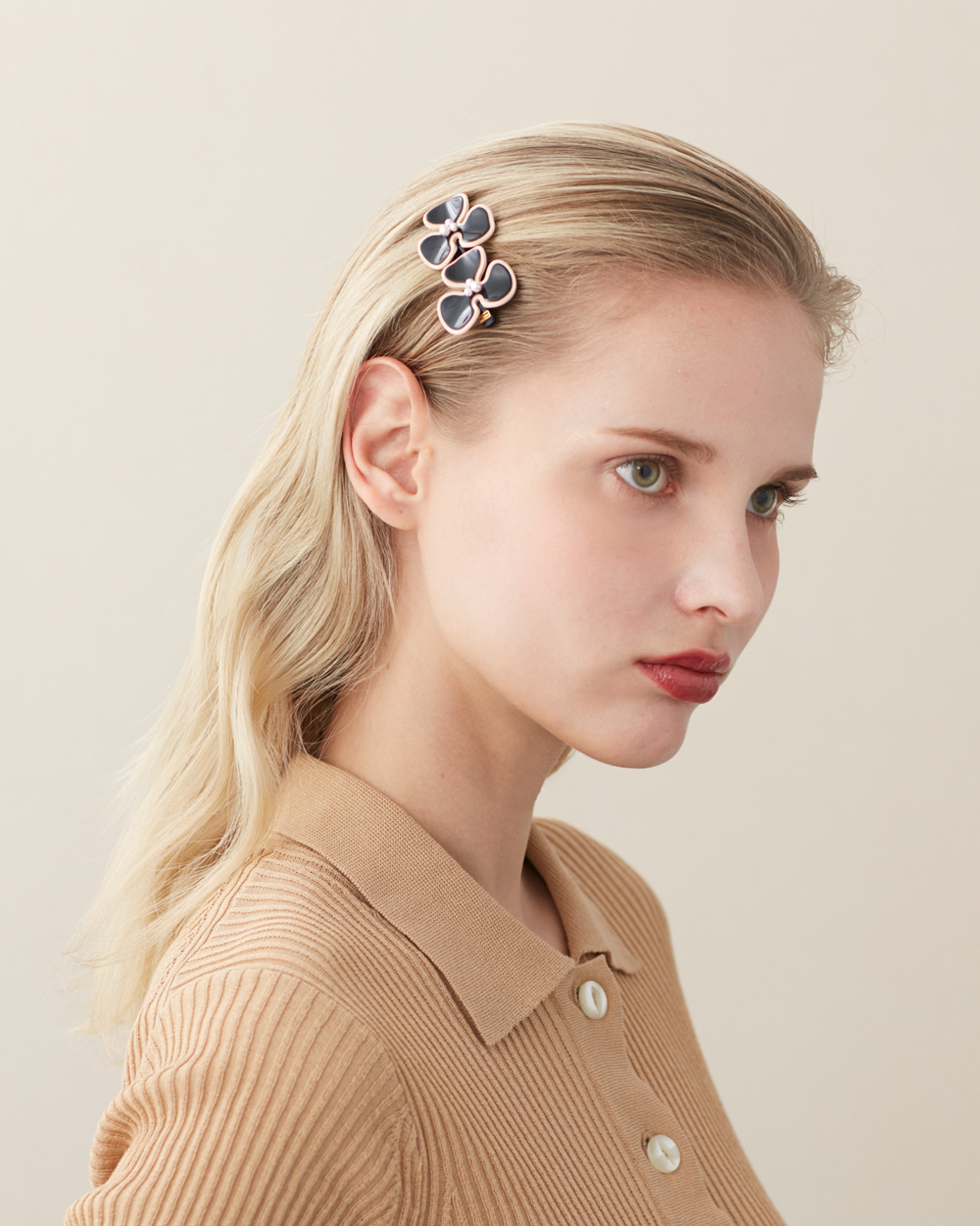 Camelia acetate side barette